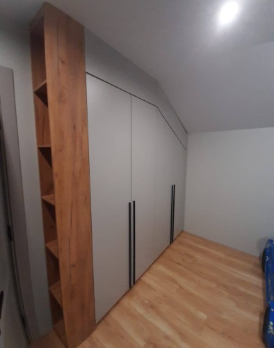 Шкафы в нише - Встроенные шкафы-купе в нишу виды, фото и цены 